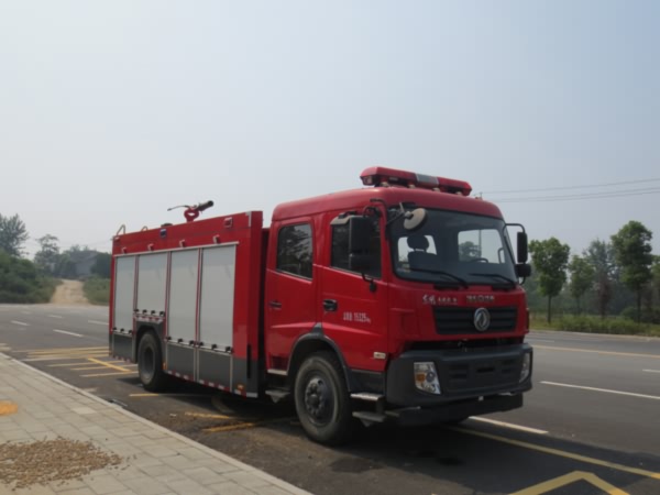 東風153泡沫消防車